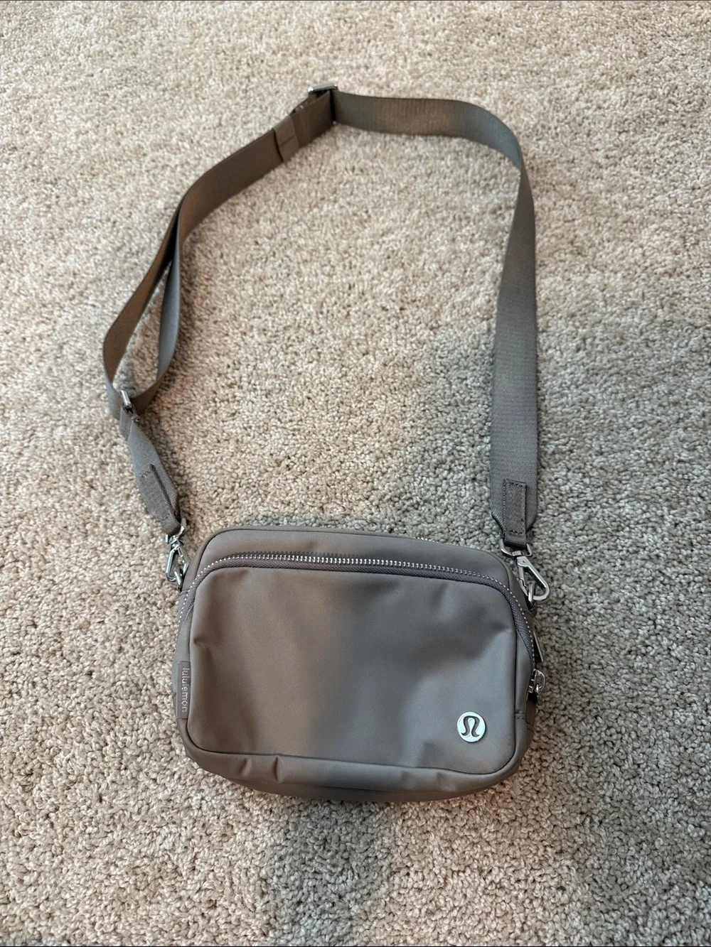 lululemon athletica everywhere belt bag 2l Large  Peloton Apparel Interior Pockets Hold The Essentials Can You Fit A Water